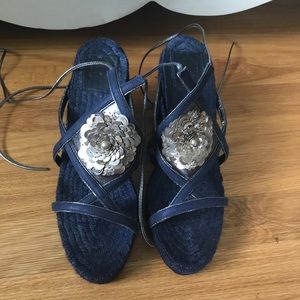 Tory Burch Navy & Gold Sequin Wedges Tie 10